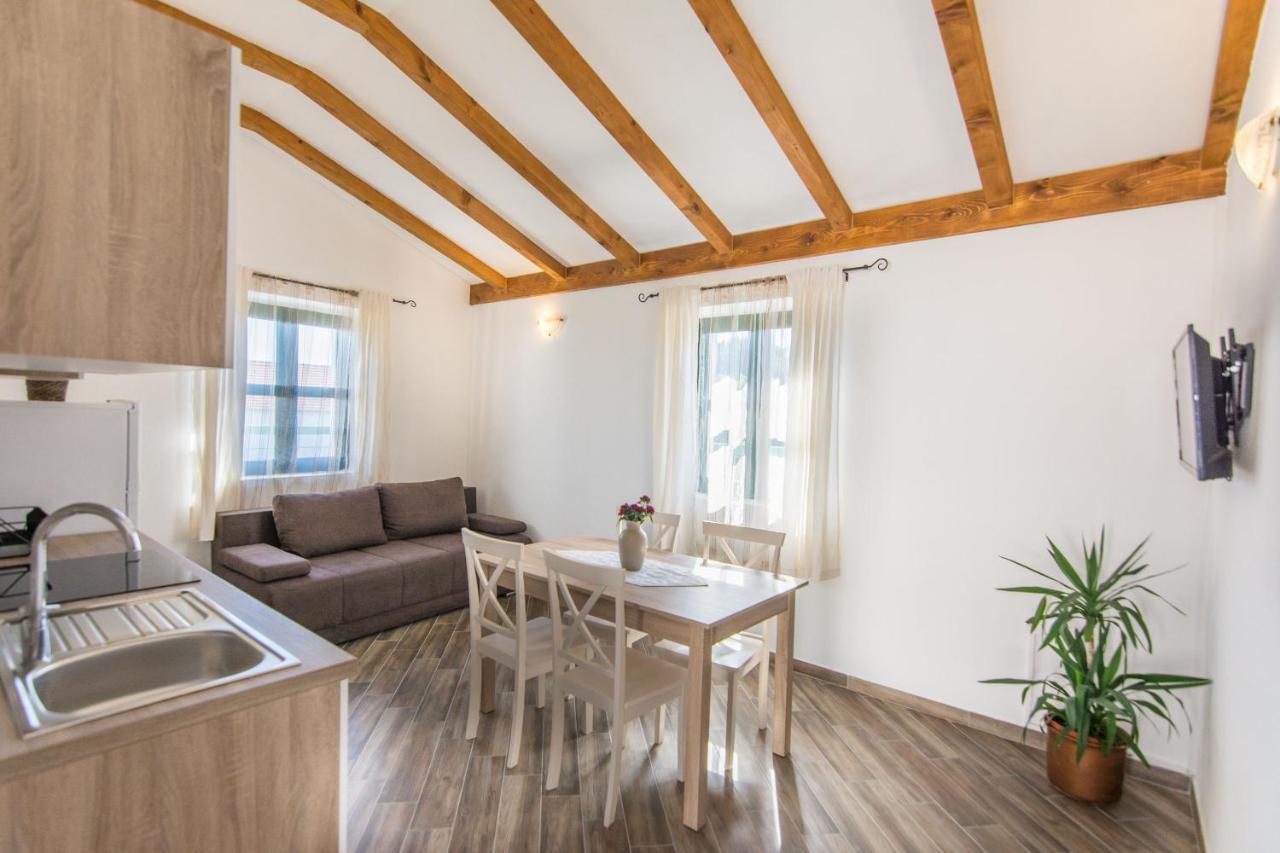 Apartments Tarragon Ugrinici エクステリア 写真
