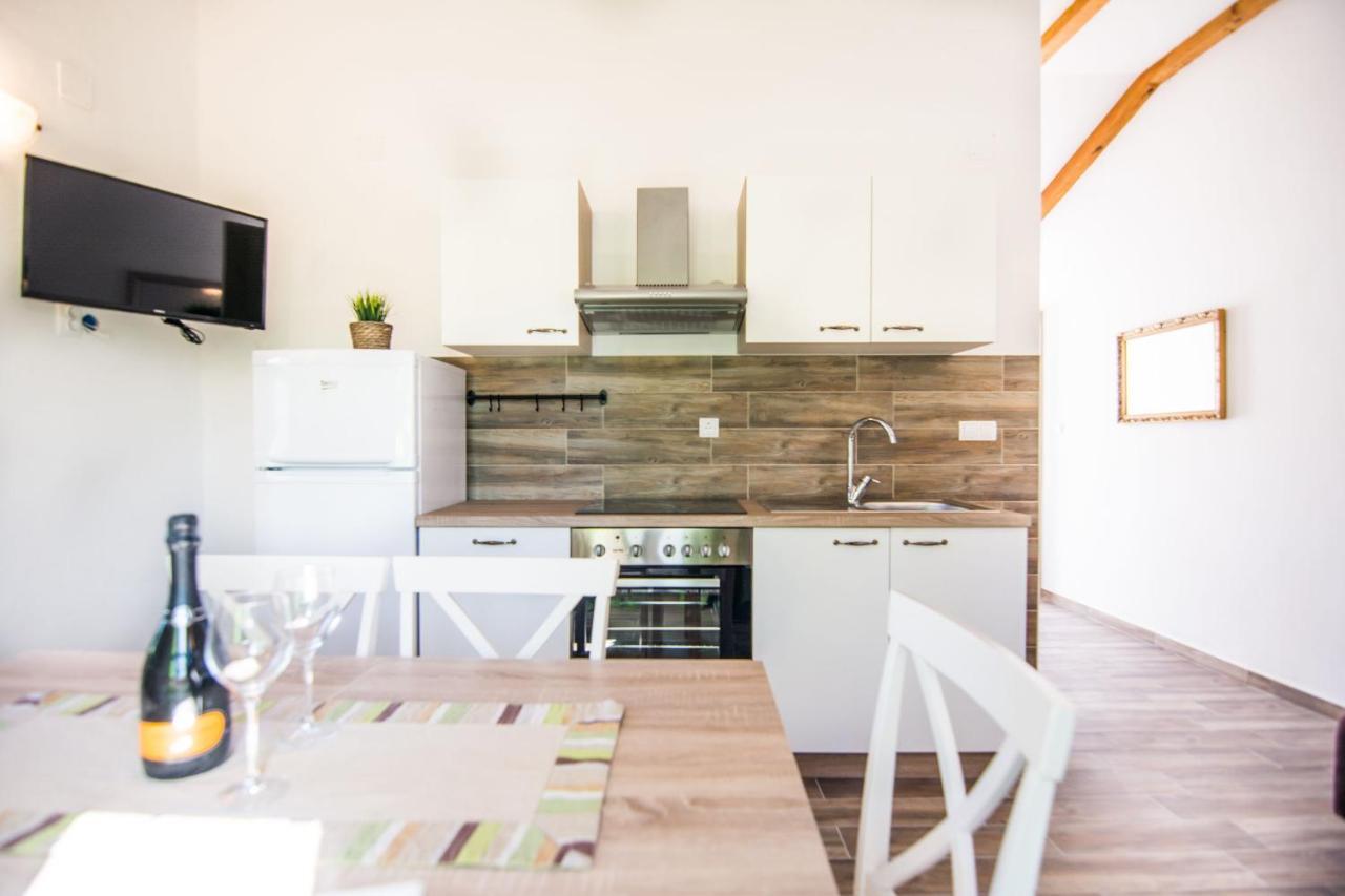 Apartments Tarragon Ugrinici エクステリア 写真