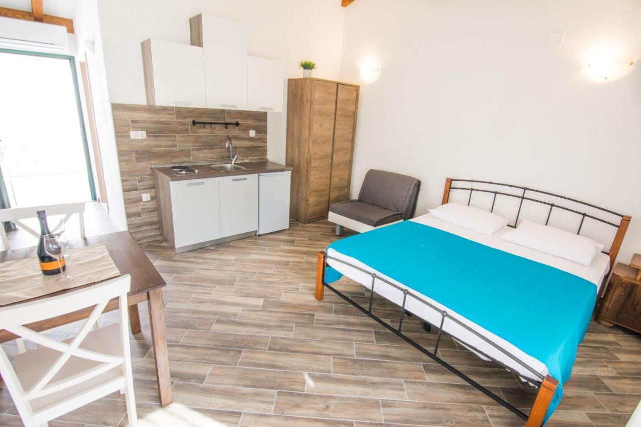 Apartments Tarragon Ugrinici エクステリア 写真