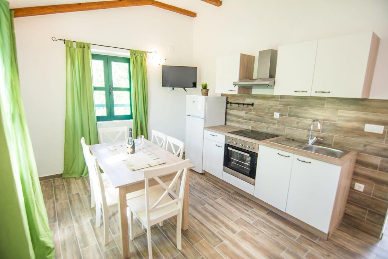 Apartments Tarragon Ugrinici エクステリア 写真