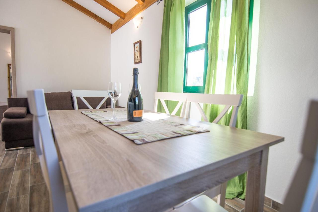 Apartments Tarragon Ugrinici エクステリア 写真
