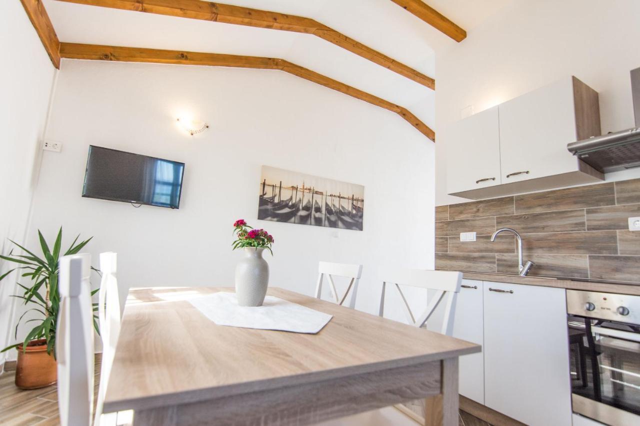 Apartments Tarragon Ugrinici エクステリア 写真